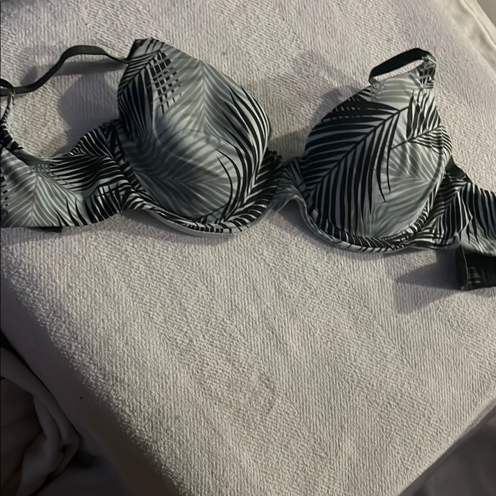 Black and White Leaf Pattern Bikini Top